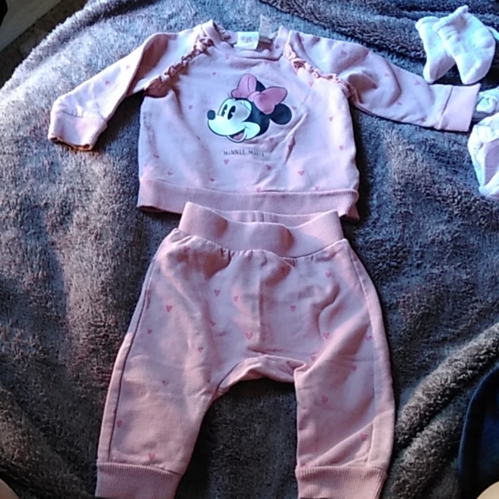 Minnie mouse 2-4 sweatshirt and sweatpants